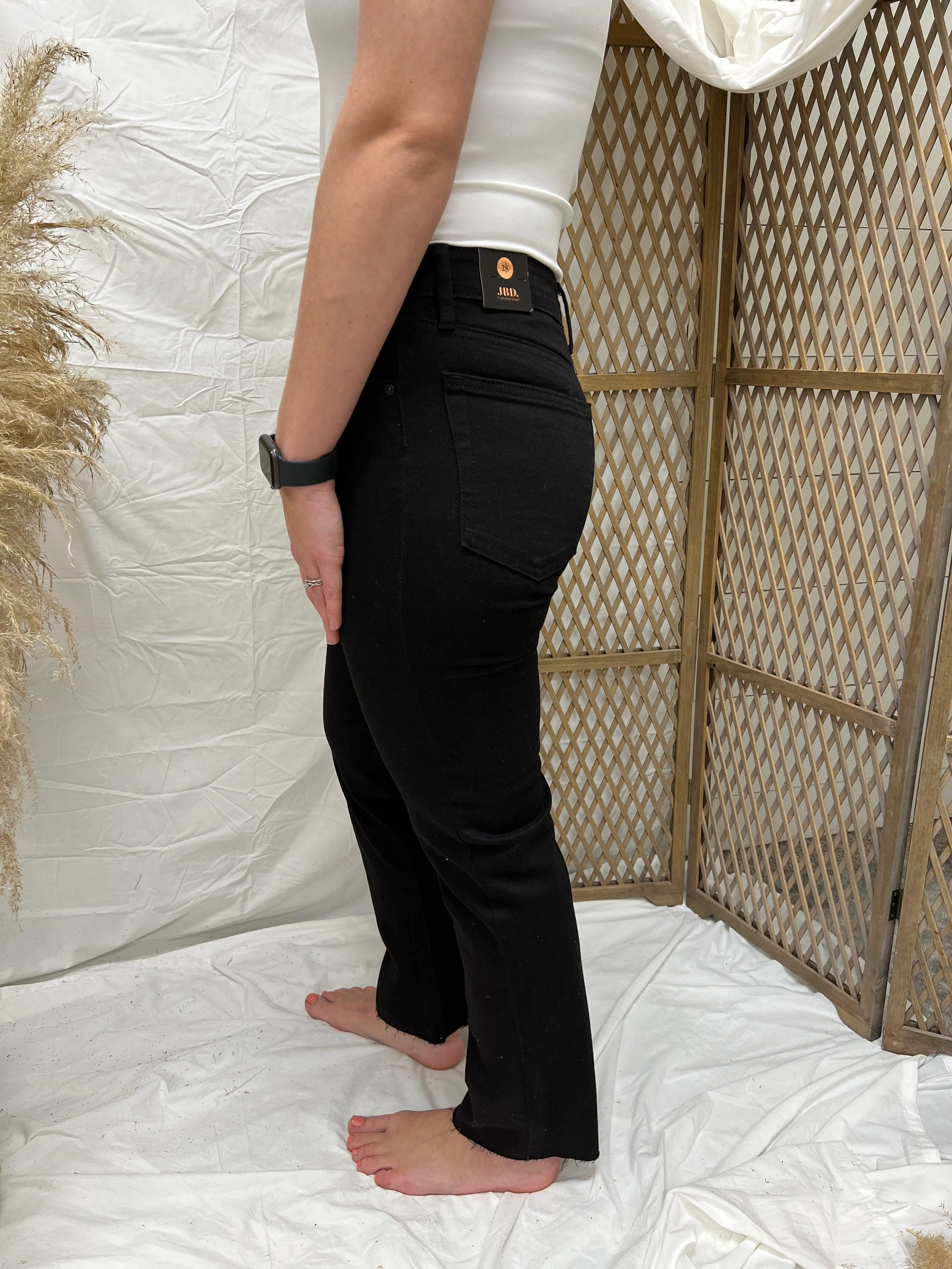 Cut-Off Cropped Straight Leg