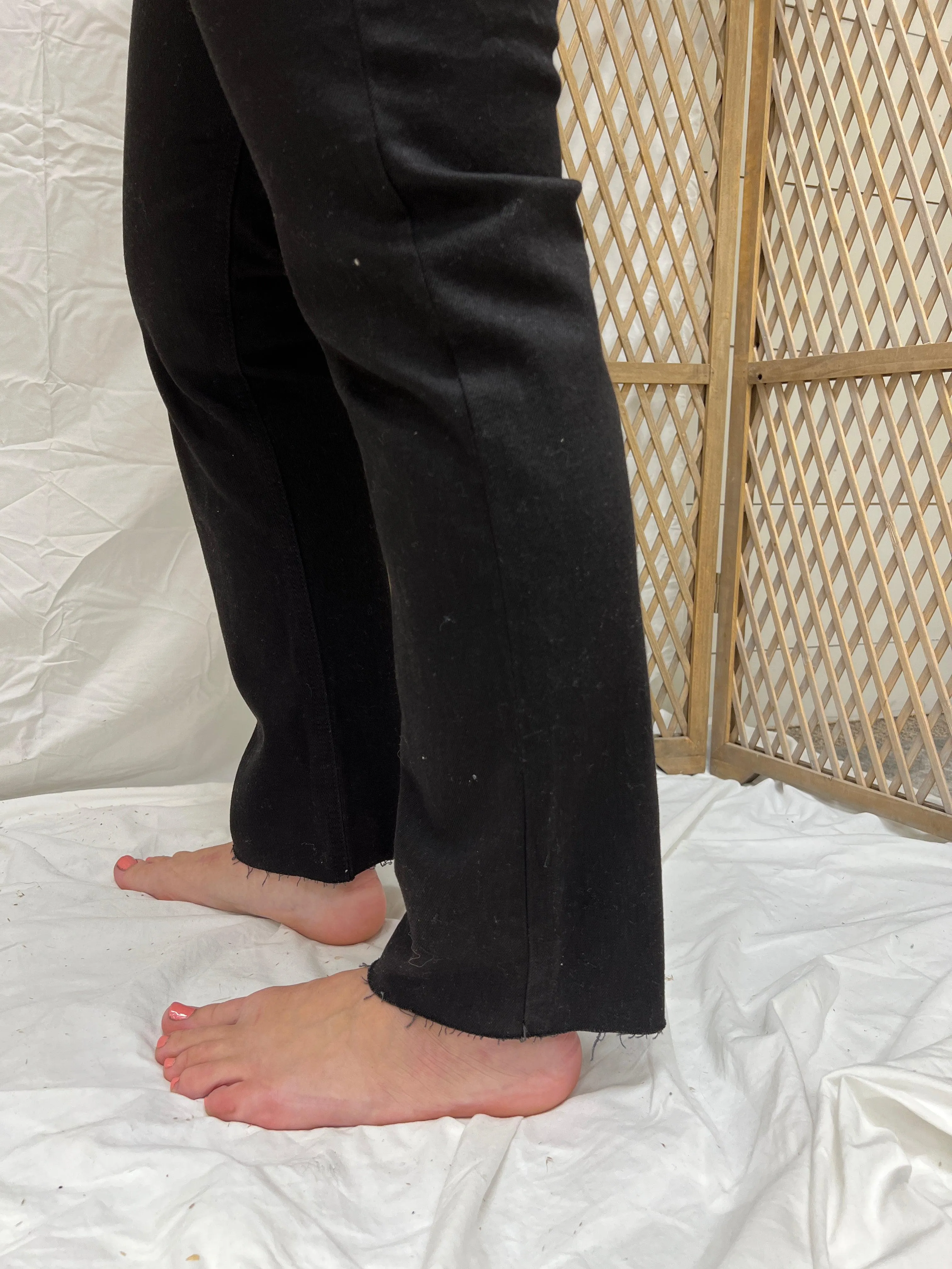 Cut-Off Cropped Straight Leg