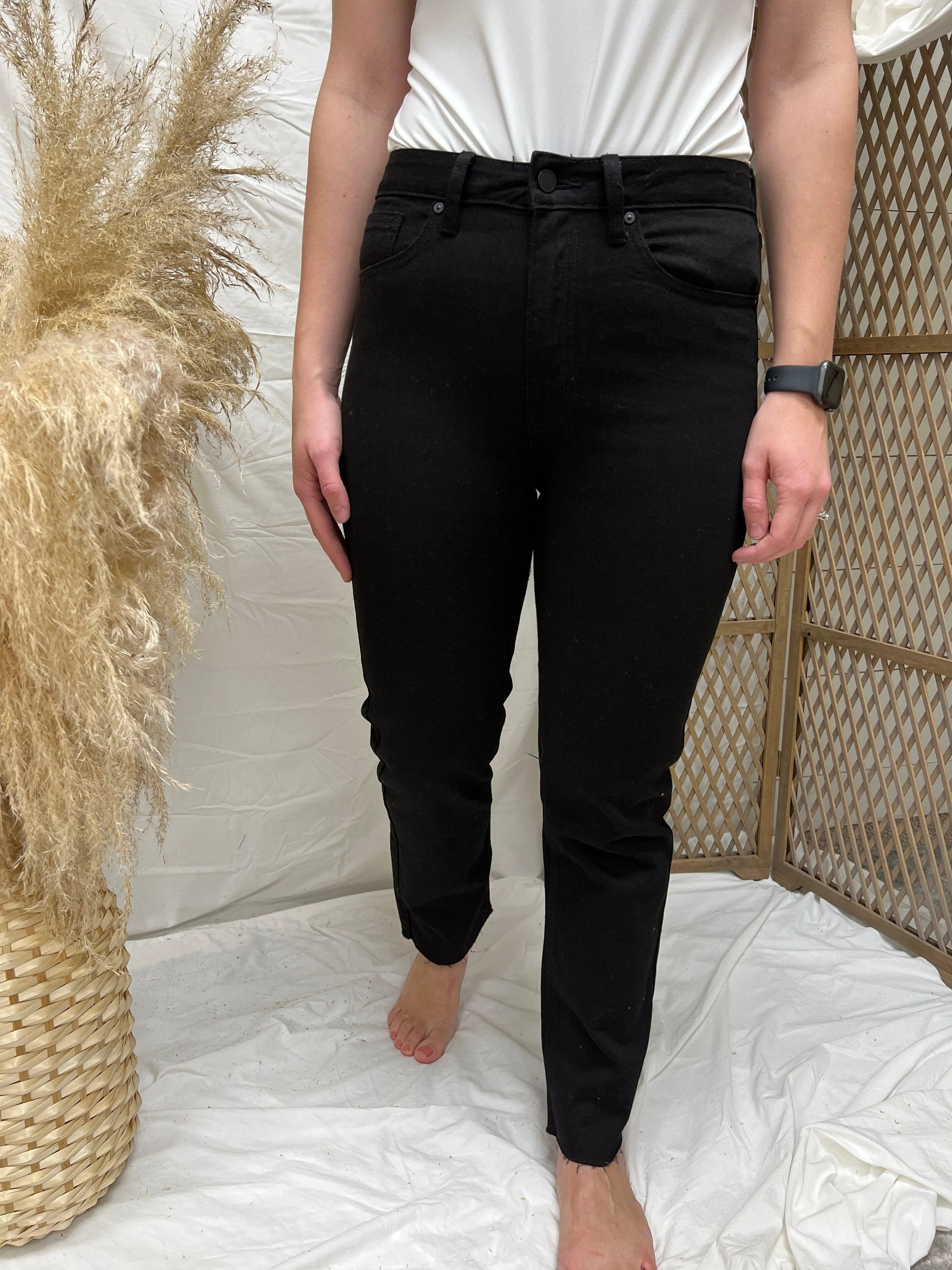 Cut-Off Cropped Straight Leg