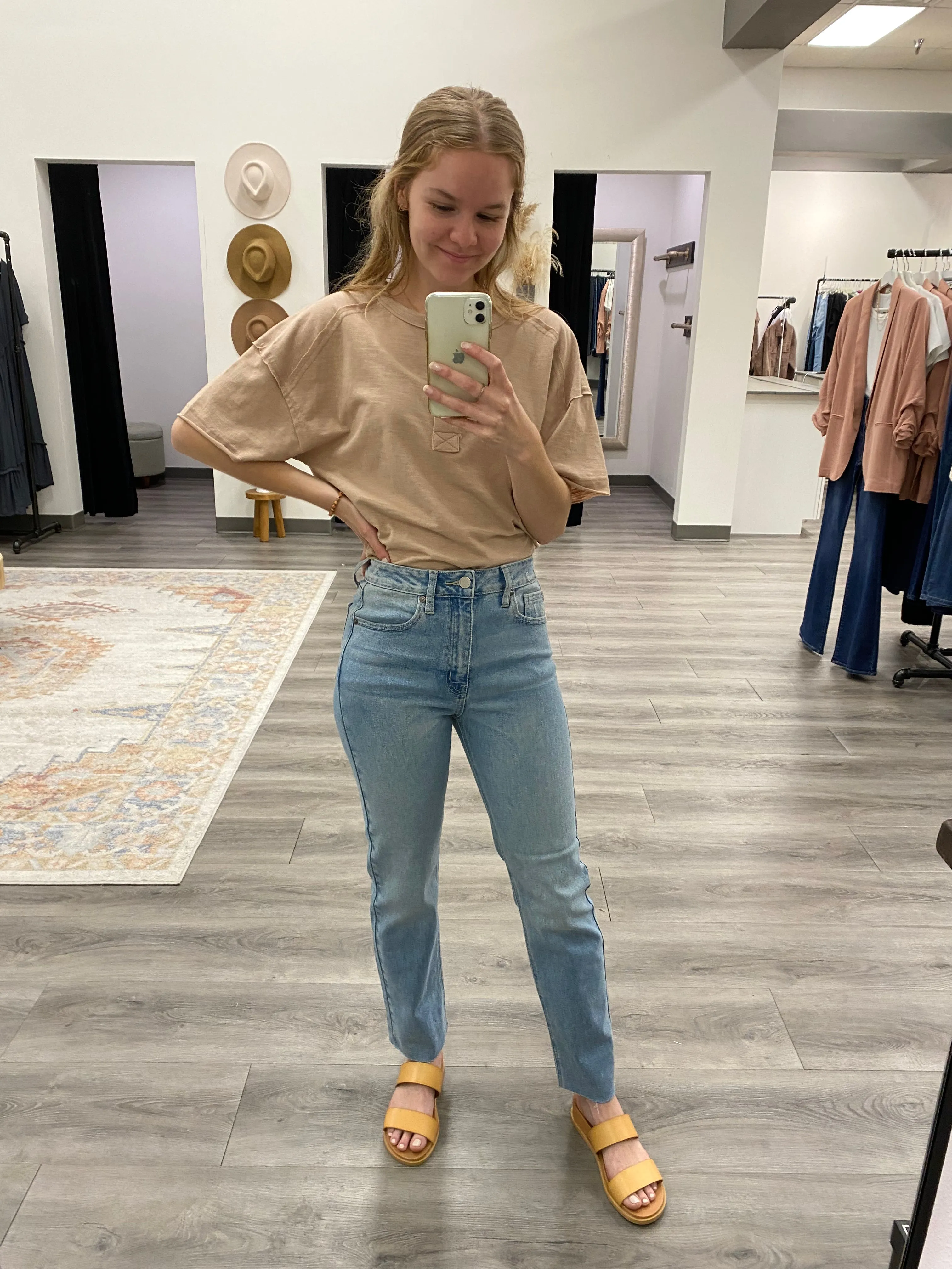 Cut-Off Cropped Straight Leg