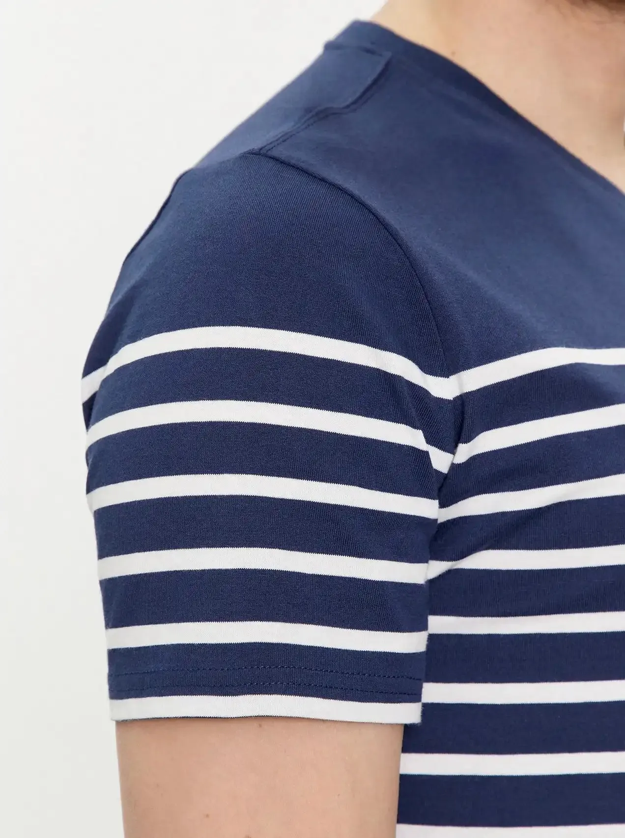Guess Men's Short Sleeve CN YD Striped T-Shirt Navy/White