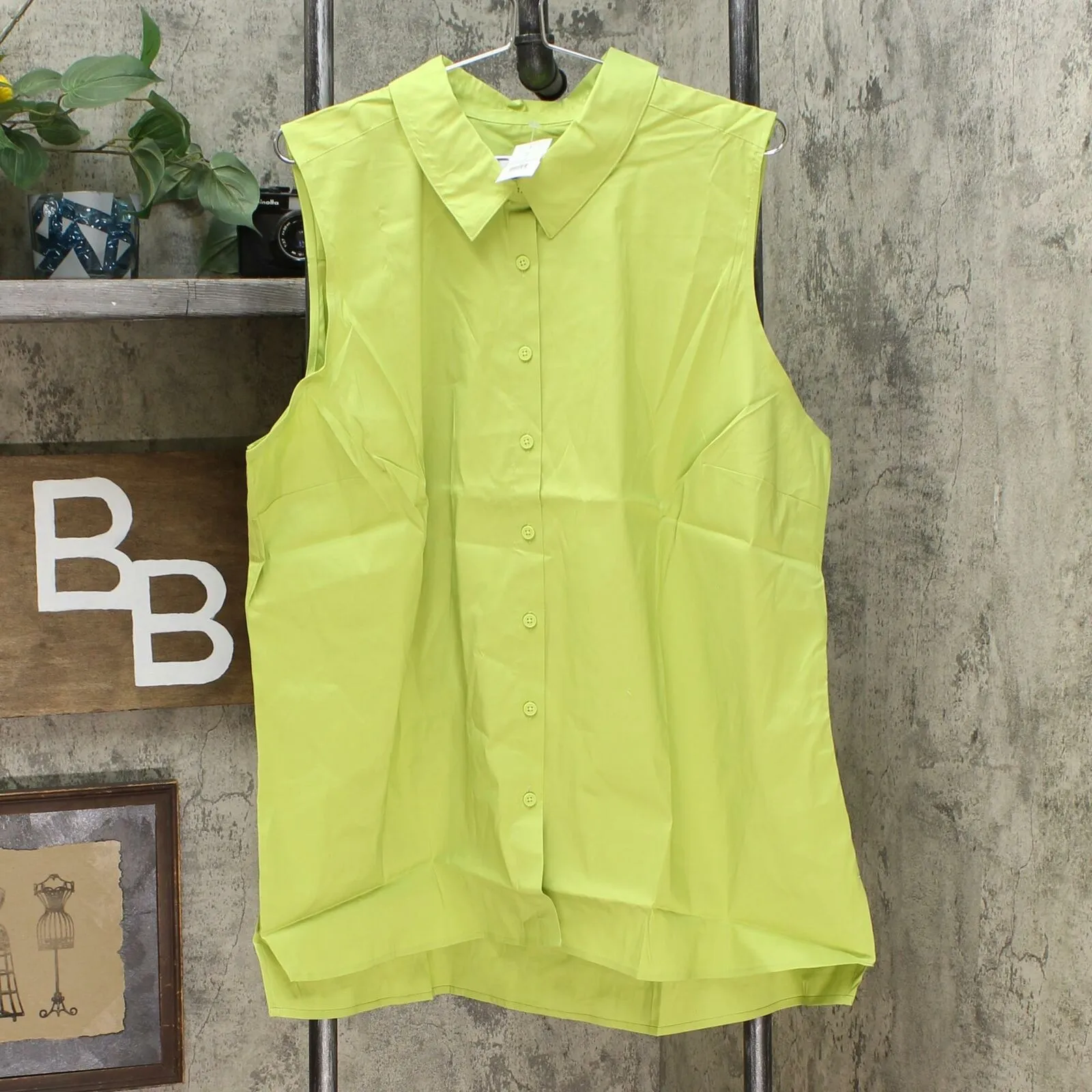 Lemon Way Women's Plus Size On-the-Go Wrinkle Resistant Sleeveless Blouse